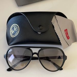 🕶Authentic Ray Ban aviators with case